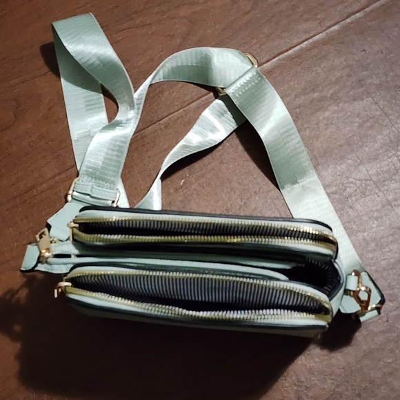 NWOT ... Crossbody Bag - Picture 4 of 5